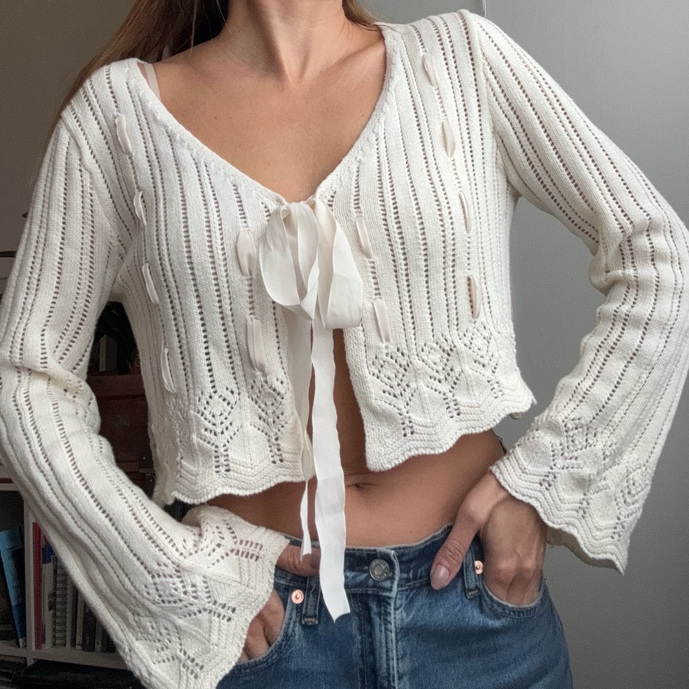 Feminine Knit Crop Top with Ribbon Tie